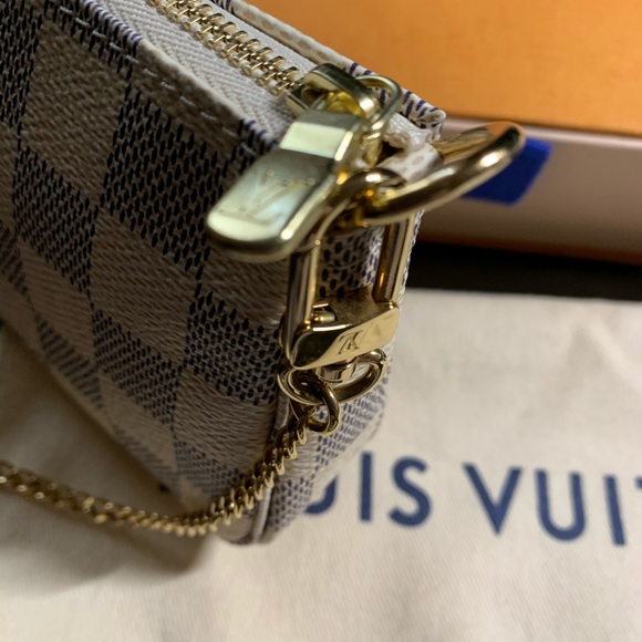 **SOLD** Louis Vuitton Damier Azur Mini Pouchette - Picture 5 of 8